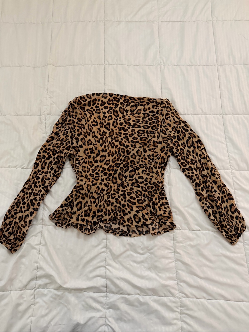 Bundle of 6 Women’s Blouses and Sweaters- Size Medium - Picture 13 of 16